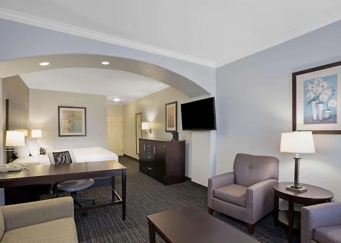 Deluxe King Suite